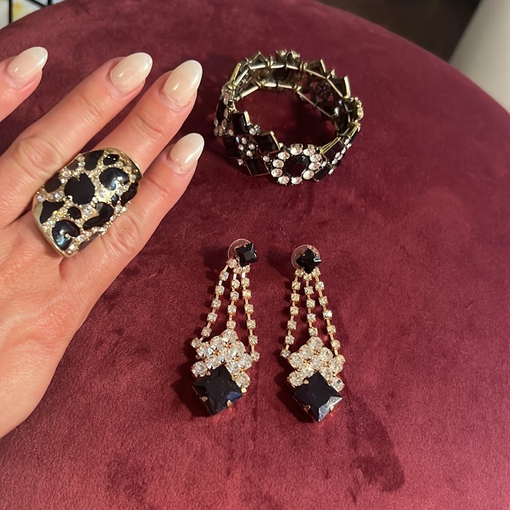Black jewels gold metal crystal stones matching set of earrings bracelet & ring - Picture 1 of 4